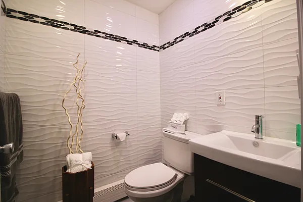 Rented by Hagstrom Management Inc | media 33