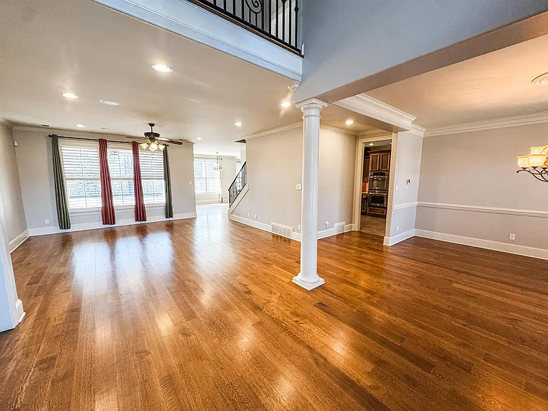 713 Briston Ln — Photo 2