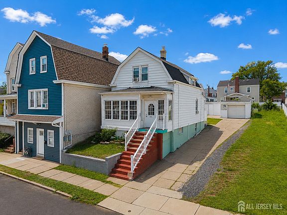 4th image of 685 Raritan Ave