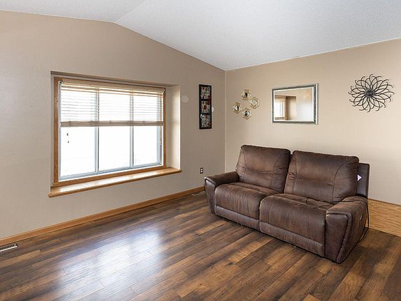 3rd image of 1618 Suntree Dr