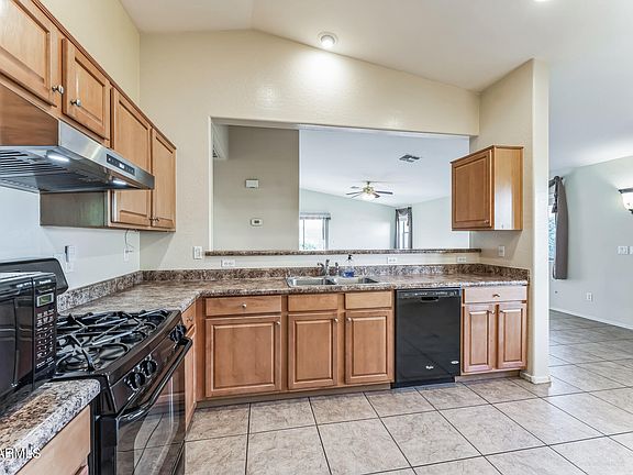 5th image of 2949 W KRISTINA Avenue