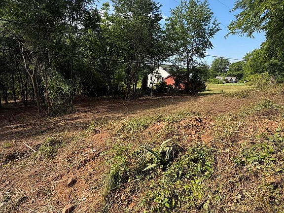 5th image of 811 Trigonia Rd