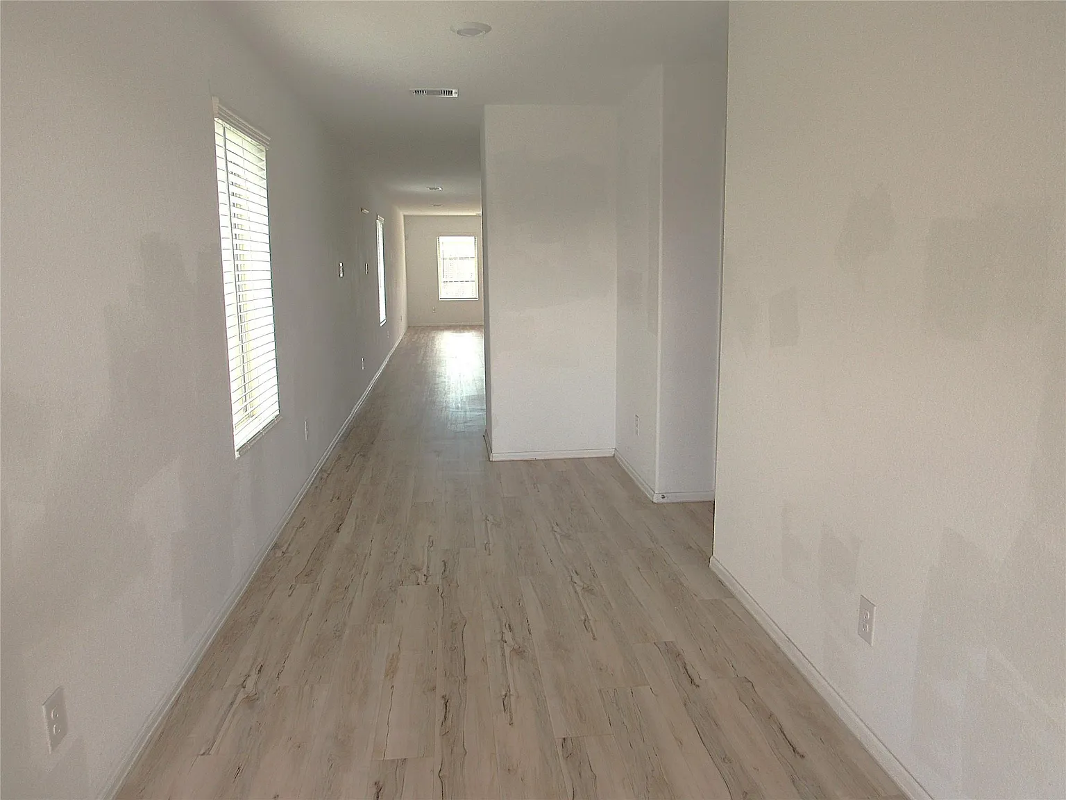 4 bed, 2.0 bath, 1683 sqft, $2,400 — Photo 2