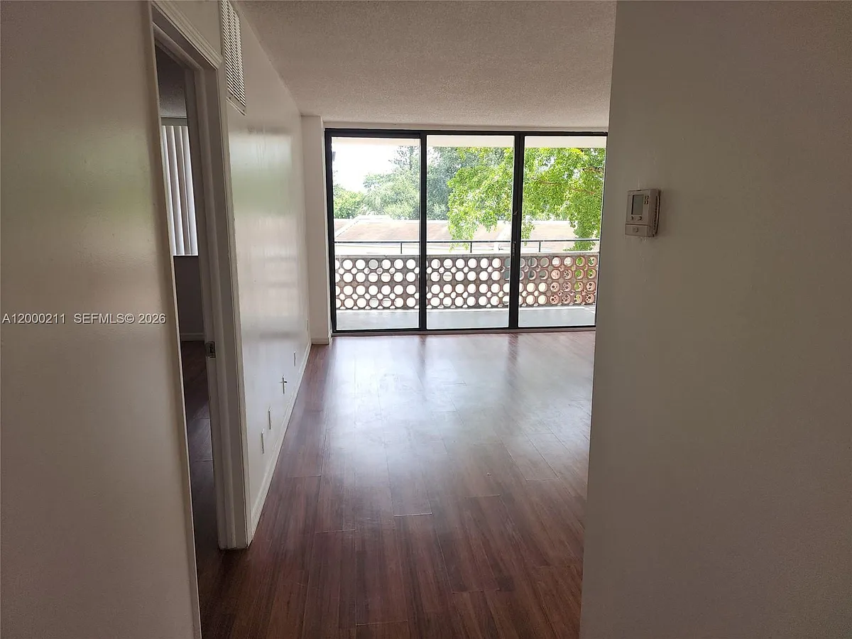 Building Photo - 4222 Inverrary Blvd #4215