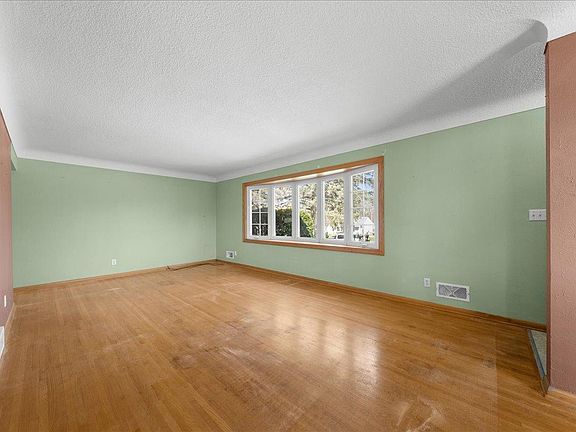 3rd image of 2368 Holloway Ave E
