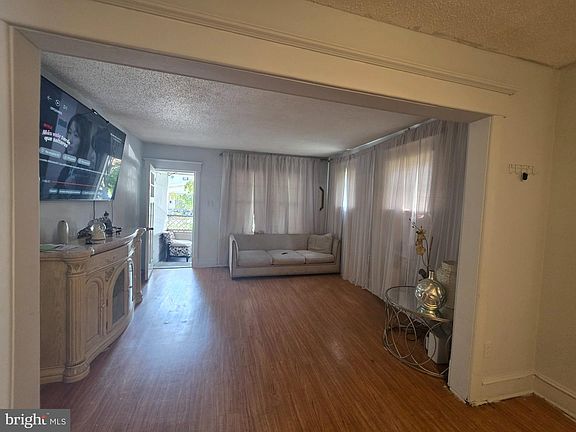 5th image of 572 Emmett Ave #574