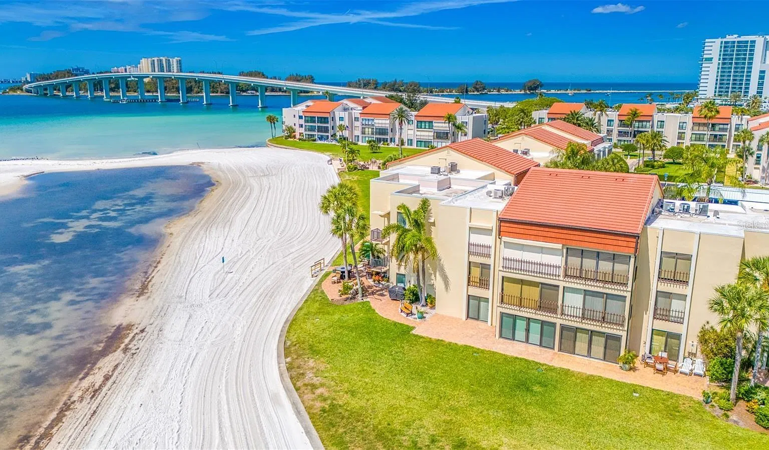 2 bed 2 bath waterfront condo — Photo 1