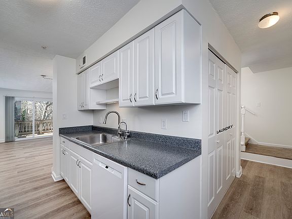 5th image of 1096 New Haven Dr