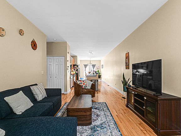 4th image of 1441 W Fillmore St #A