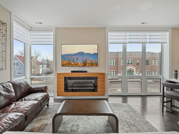 4th image of 2403 W Berenice Ave #201
