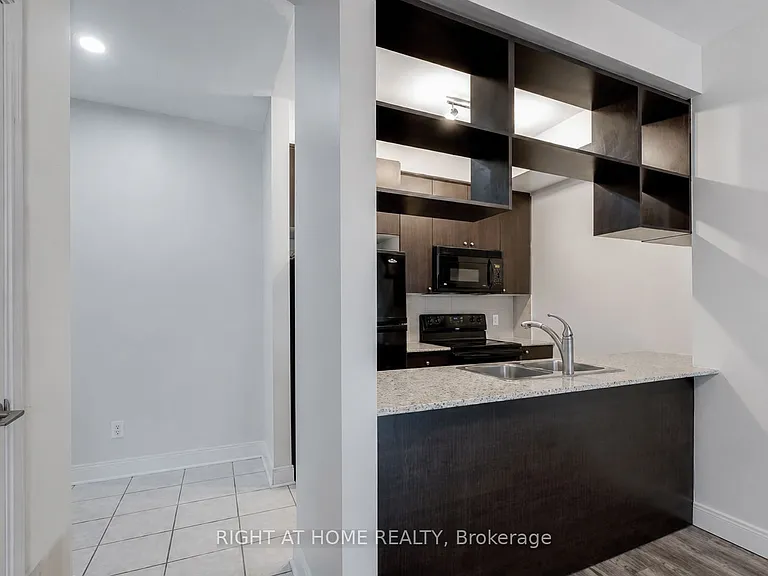 330 Village Green Sq #41 — Photo 6