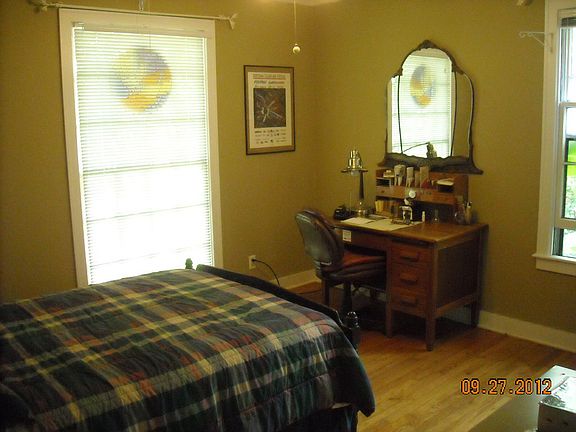 (front bedroom)
