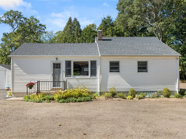 10 White Avenue, Saint James, NY 11780