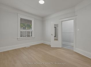 82A Augusta Ave, Toronto, ON M5T2L1