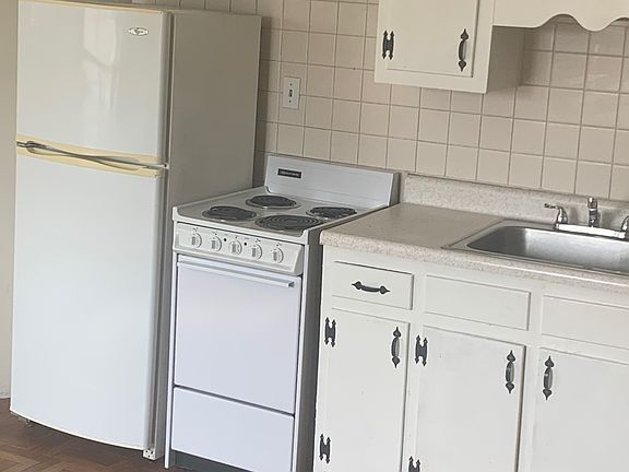 2nd image of 225 S Saint Clair St APT 3