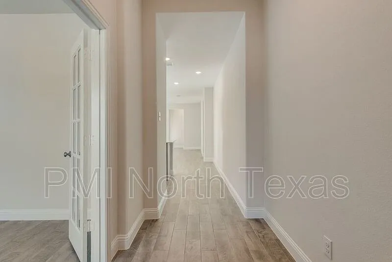 4 bed, 2.0 bath, 1945 sqft, $2,150 — Photo 3