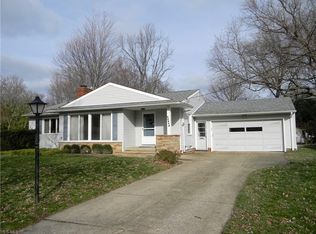 30610 Manhasset Dr, Bay Village, OH 44140