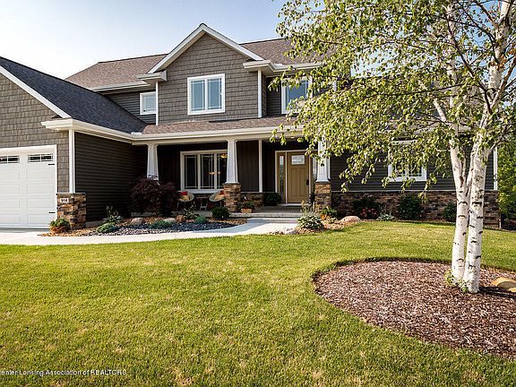 3rd image of 914 Woodbury Dr