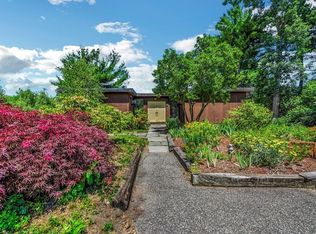 800 Plumtree Rd, Springfield, MA 01118