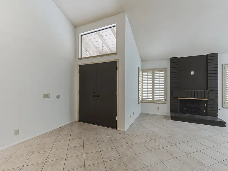 24321 Peacock St — Photo 6
