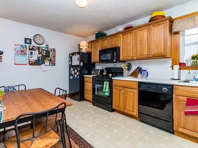 153-155 Alder St #2 — Photo 7