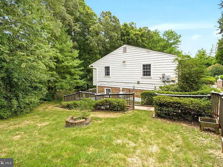 4915 Powell Rd — Photo 3