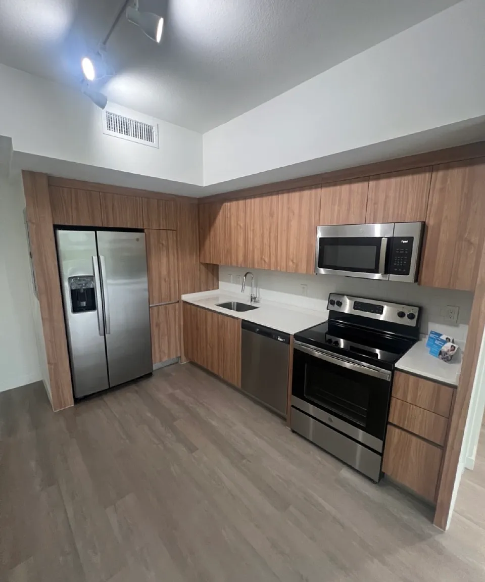 3 bed, 1024 sqft, $2,775 — Photo 2