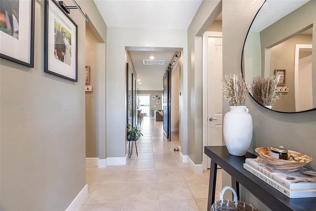 3 bed, 3.0 bath, 2262 sqft, $2,800 — Photo 4