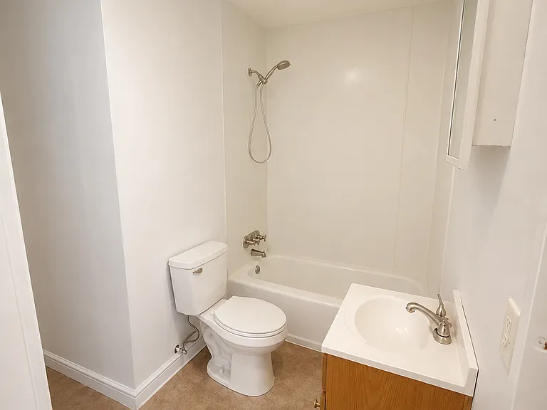 801 Hudson St — Photo 4
