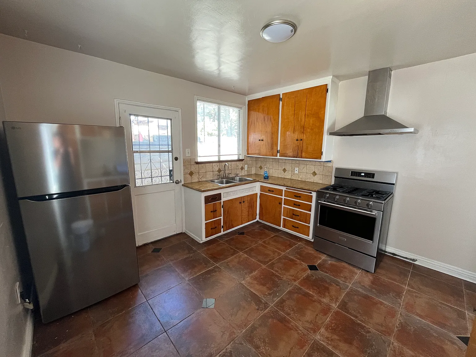 2 bed, $2,300 — Photo 2