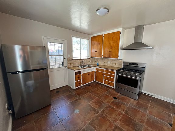 2nd image of 3260 Pacific Ave