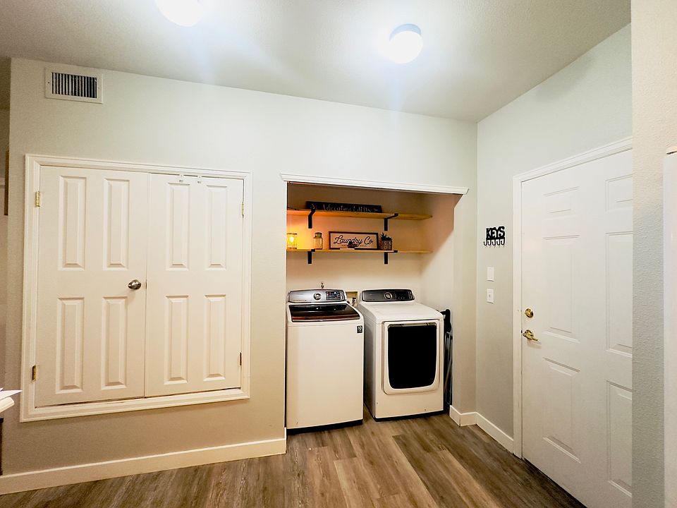 Entry & Laundry