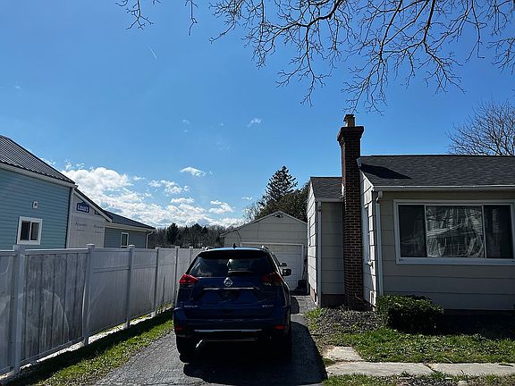 2nd image of 360 Glasgow St