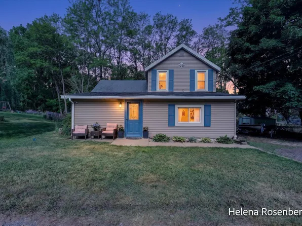 323 Mill St, Greenville, MI 48838