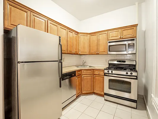 Rented by City Connections Realty | media 15