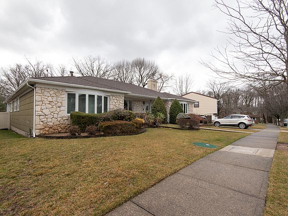 5th image of 229 Albourne Ave