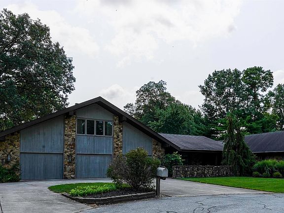 2nd image of 3623 Golden Ln