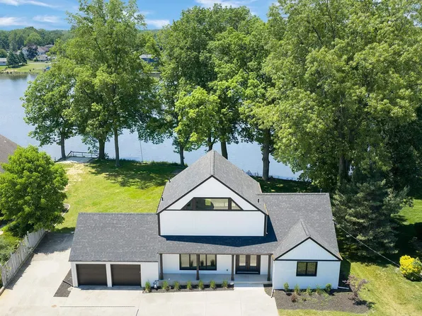55981 Riverdale Dr, Elkhart, IN 46514