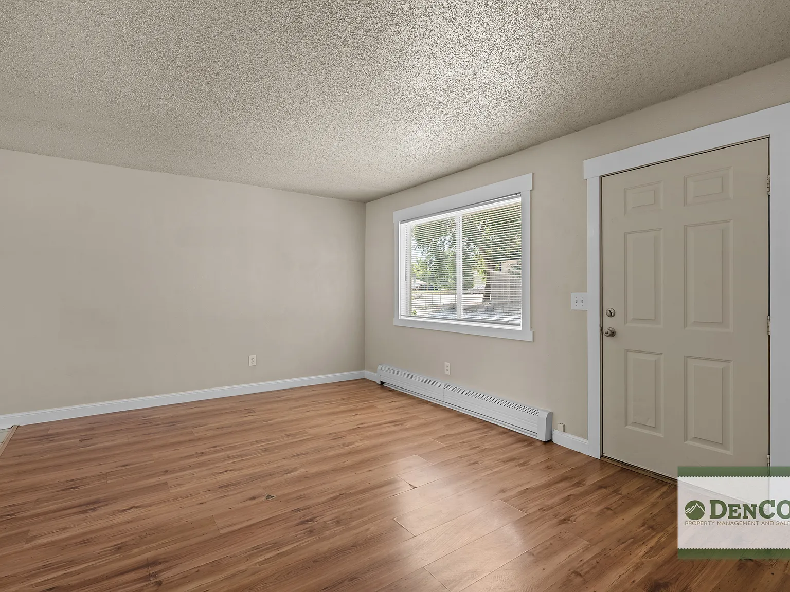 3 bed, 1000 sqft, $2,200 — Photo 2