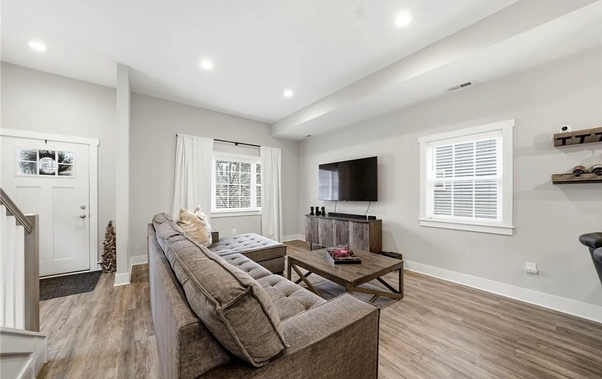 32 Horton Pl — Photo 4