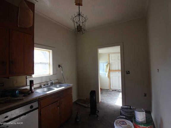3rd image of 909 N Polk St