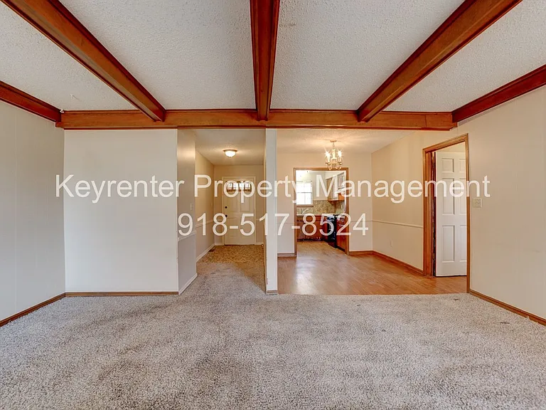 6105 S Troost Ave — Photo 7