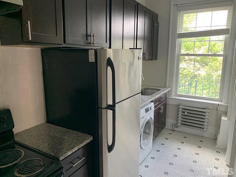 200 E Edenton St #8 — Photo 9