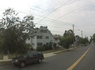 896 Saint James Ave, Springfield, MA 01104