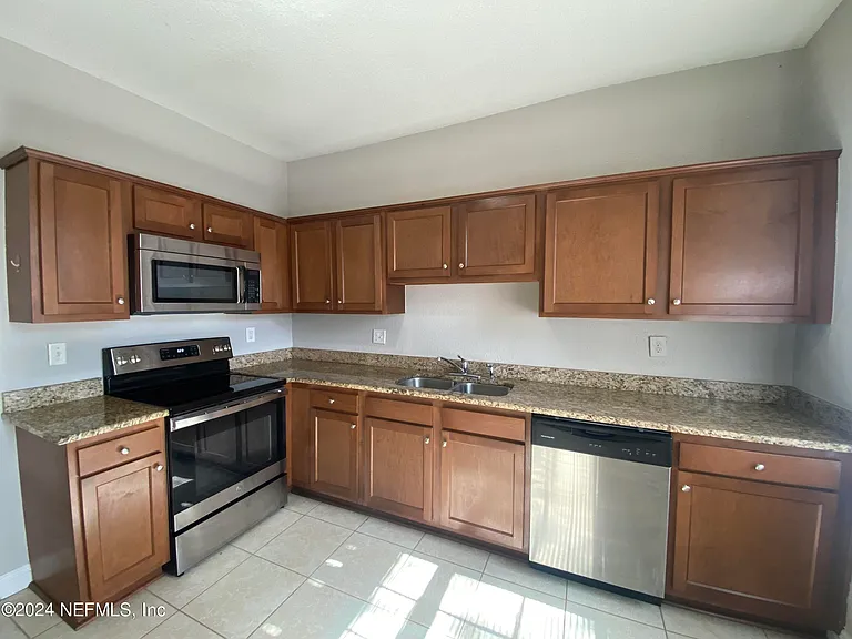 2671 Forbes St #B — Photo 4
