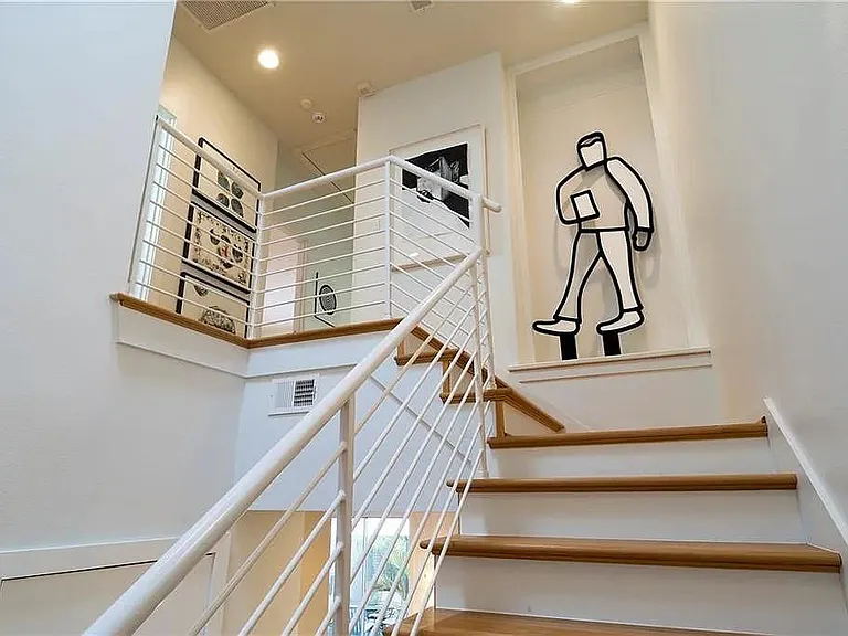 4318 Gilbert Ave — Photo 17