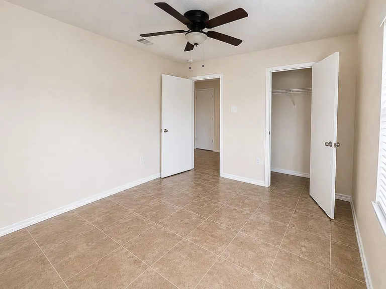 1518 Perennial Ln — Photo 14