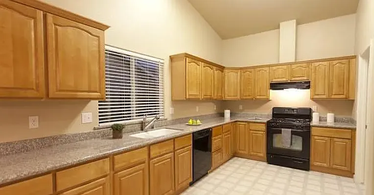 485 Pine St — Photo 10
