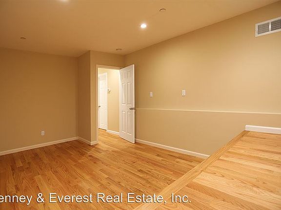 5th image of 2138A Jones St