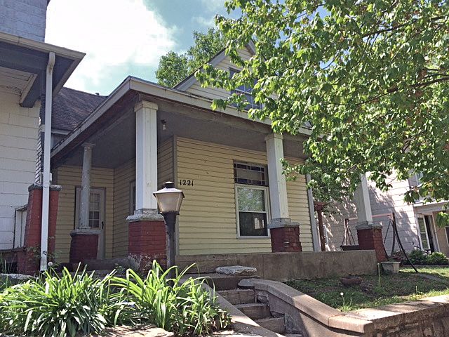 1st image of 1221 W 20th Ter